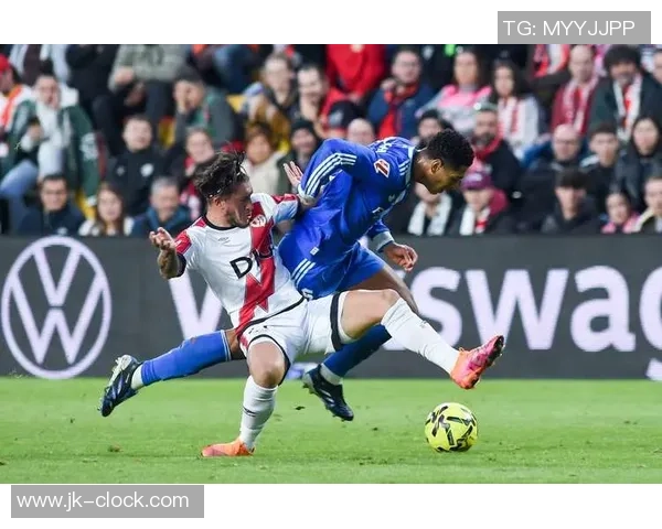 确定莱万！AC米兰再迎好消息，巴萨提早选择新中锋，连锁买卖显现